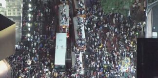 Fans crowd NYC streets after Knicks win Championship