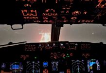Boeing 737 Go Around In Extreme Weather Conditions Turbulence Crosswind Snow Storm | Cockpit View