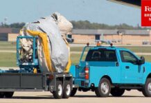 Trump’s New Jet Gets An Unexpected Check JUST IN: Workers Carry Away Emergency Slide From Air Force One After Deployment