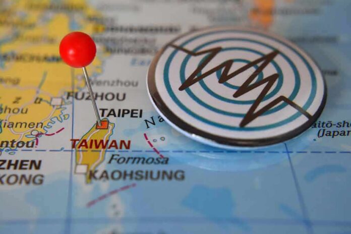 shutterstock_1810350700 Map of Taiwan with red pin and earthquake icon